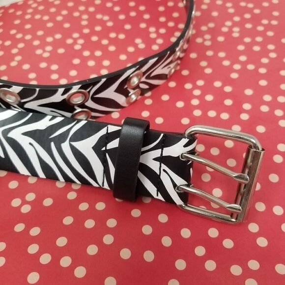 FUN FAUX LEATHER ZEBRA STRIPED BELT - Picture 1 of 9